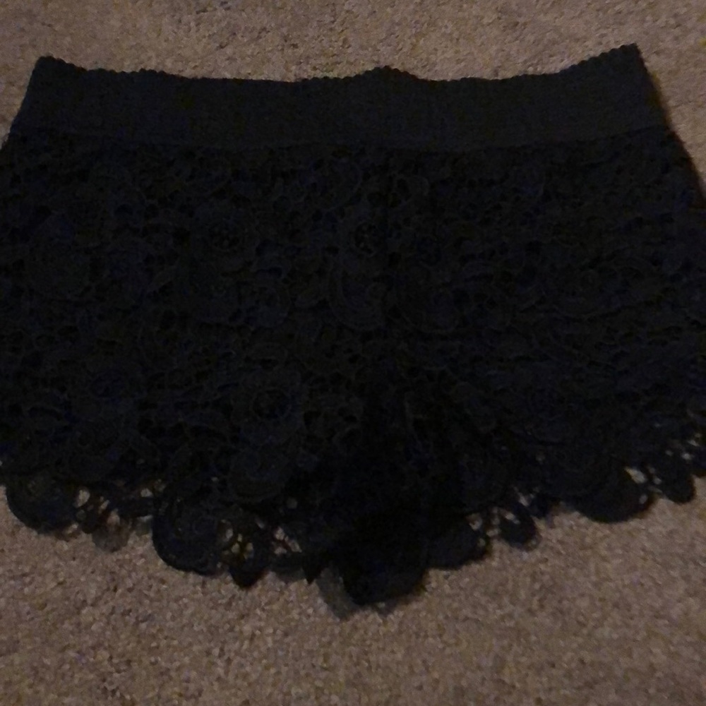 Crocheted mid-rise shorts